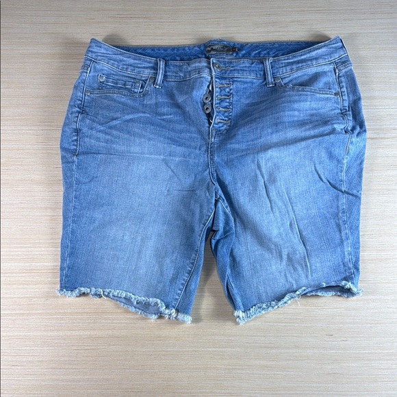 Torrid Light Blue Frayed Hem Jean Shorts - Picture 1 of 5
